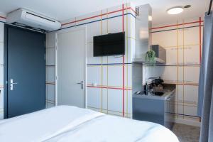 Modern Hotel Central Tilburg, Balcony & Kitchen