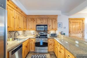 2BR Ski-In, Ski-Out Telluride Condo