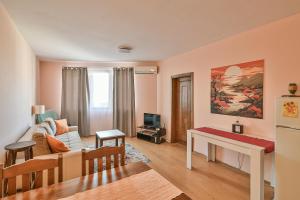 Two bedroom on a budget at Briz area