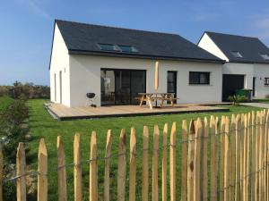 Maison moderne de plain pied - 4hvězdičkové hotely ve městě Ploudalmézeau