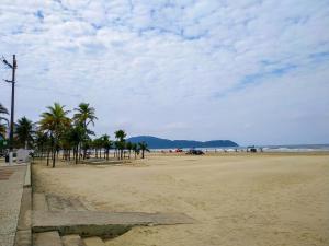 Apto com bela vista a 100m da Praia da Guilhermina