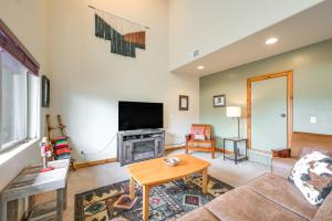 4 Mi to Dtwn Pagosa Springs Condo with Balcony!