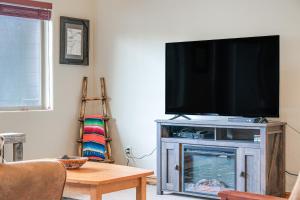 4 Mi to Dtwn Pagosa Springs Condo with Balcony!