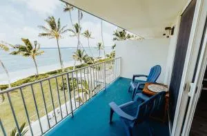 Luxury Beachfront Condo - Punaluu