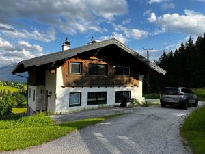Haus Bergfeld with the view over Dachstein