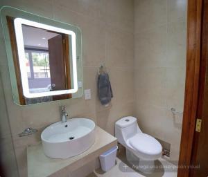 Gold 1 Cama Matrimonial Baño compartido