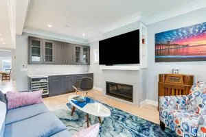 Game Room, Deck and Yard Chicago Home - Lincolnwood