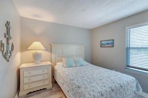 Pelican Beach 0216 by Pelican Beach Management