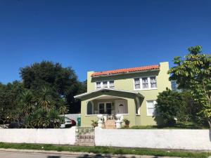 Private Suite Mins from MIA Free Parking