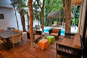 Luxury 5-br Oasis Golf, Private Pool, Beach!