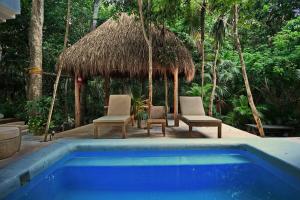 Luxury 5-br Oasis Golf, Private Pool, Beach!