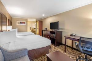 Queen Room with Two Queen Beds room in Best Western Plus Orchid Hotel & Suites