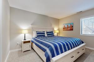 Lake Chelan Shores: To Ski or Knot #18-6