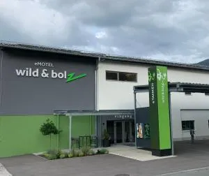wild & bolz eMotel - تريبن