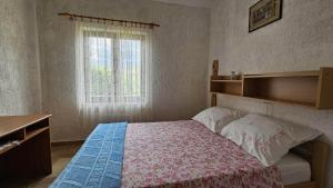 One-Bedroom Apartment with Terrace room in Apartments with a parking space Pinezici Krk - 5319
