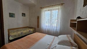 Apartments with parking space Pinezici, Krk - 5319