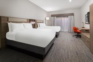 Queen Room with Two Queen Beds and Harbour View room in Holiday Inn Express Hotel & Suites Ventura Harbor an IHG Hotel
