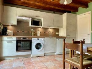 Gîte rénové avec jardin, salle de jeux et vélos, près du Canal de Nantes à Brest - FR-1-306-1016