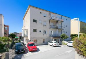 Apartments with a parking space Stobrec, Split - 23476