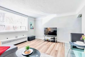 Modern Apt in Corktown Hamilton