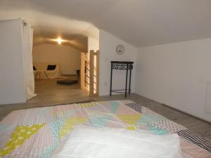 Maisons de vacances Maison spacieuse avec jardin clos, pres plage, animaux OK, 10 pers, Notre-Dame-de-Monts - FR-1-540-137 : photos des chambres