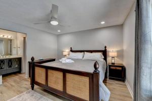 Walk to Avalon or Downtown 3