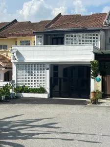 RUMAH MAWAR by IMPIAN HOMESTAY KLIA-SALAK TINGGI-NILAI - Kampong Pelembang