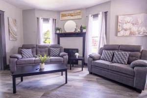 Comfortable 6BR 2Bath in the heart of Niagara Falls