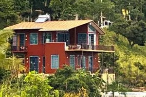 Casa de terrazas espectaculares - Subía