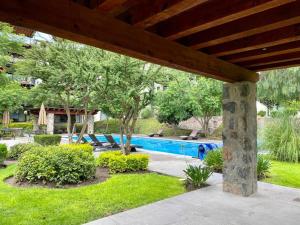 3BD 2BA, AC Pool, Gym, Parking and Security