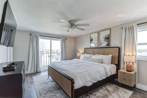 Bradenton Beach 3BR Balcony & Easy Beach Access