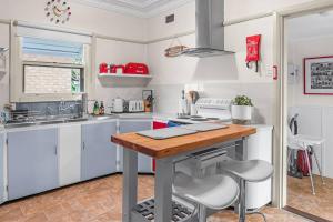 Taylas Beach House Walk to beach