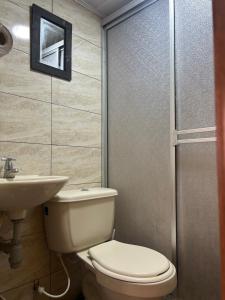 Doppelpalmen Zimmer mit Gemeinschaftsbad Nähe Flughafen