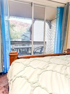 Queen of the Desert Villa 2 Bedrooms - Sleeps 4 Guests