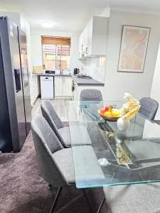 Queen of the Desert Villa Secure & Gated 2 Bdrm Home - ينابيع أليس