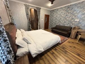 Sign Kashmir Home Stay