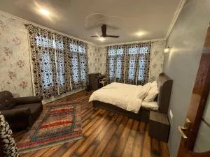 Sign Kashmir Home Stay - Khunamuh