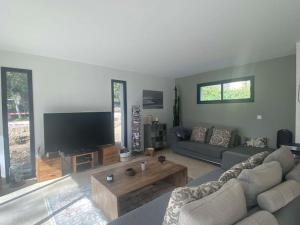 Villa moderne avec piscine à 10min Cannes