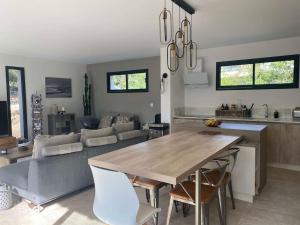 Villa moderne avec piscine à 10min Cannes