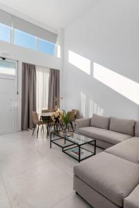 Calliope luxury loft with backyard