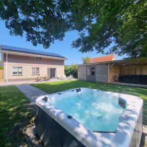 Luxus Familienvilla mit Jacuzzi & Sauna 2