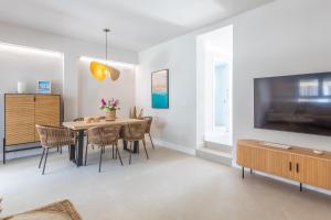 Espectacular adosado - patio, piscina & office