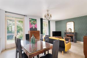 Cozy house with garage & large garden, PARIS Center 30min RER A, Orly airport