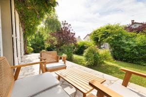 Cozy house with garage & large garden, PARIS Center 30min RER A, Orly airport