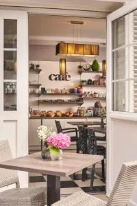 阿杰那酒店 - 塞克兰