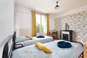 Cozy house with garage & large garden, PARIS Center 30min RER A, Orly airport