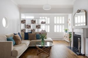 Luxury Family Home in Central Windsor with Large Garden, Games Room, Office, Parking & Pet-Friendly