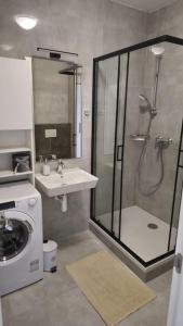 Air conditioned 2 room Apartment Vienna Gate, 4