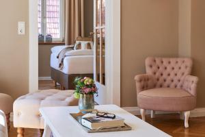 Two-Bedroom Apartment (Apartment 20) room in Romantik Hotel am Brühl