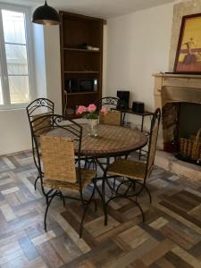 Chambre améliorée dans petite maisonnette, Au moulin du bonheur